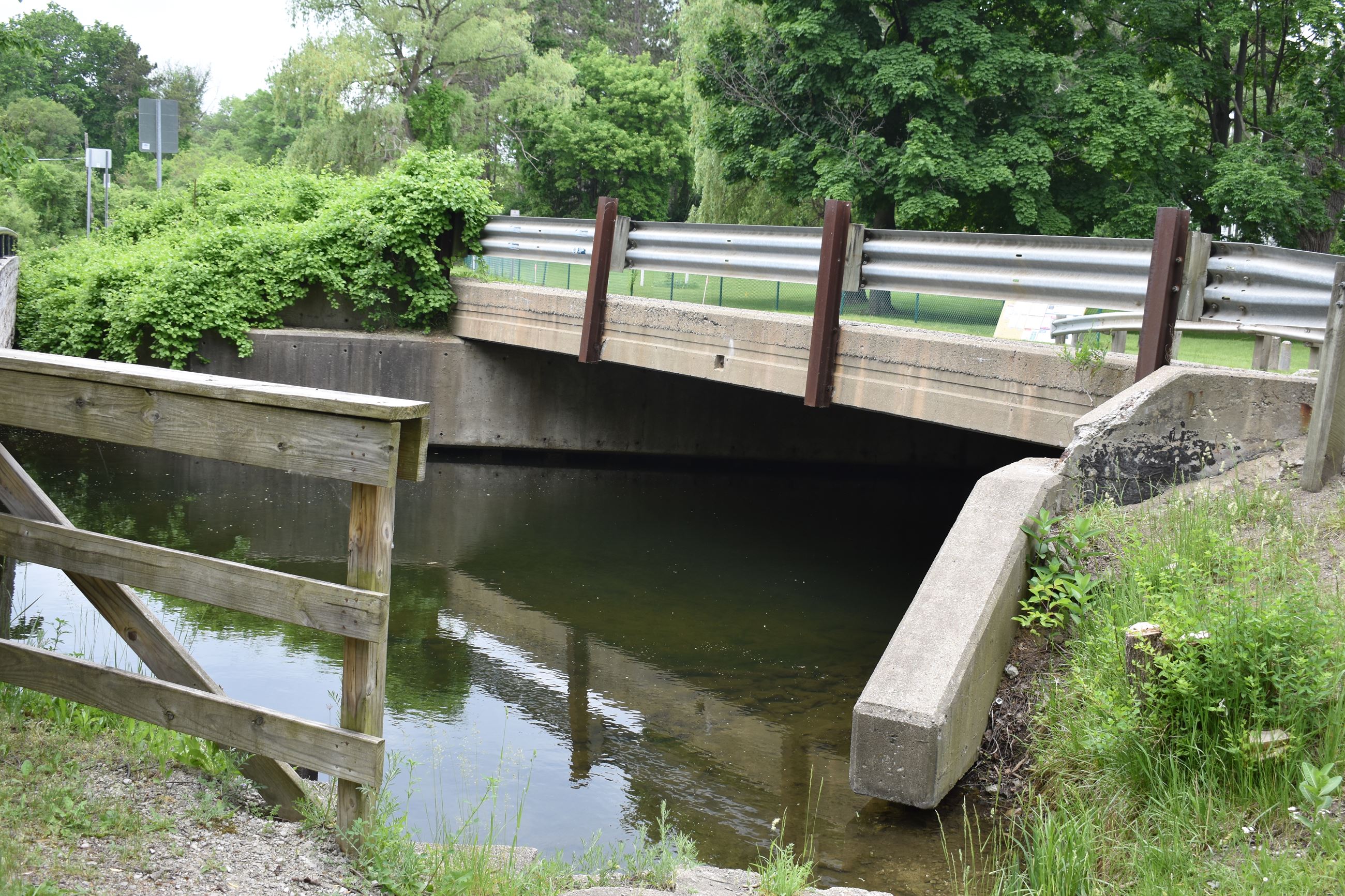 Hatchery Road bridge, just west of Dixie Highway, prior to construction 