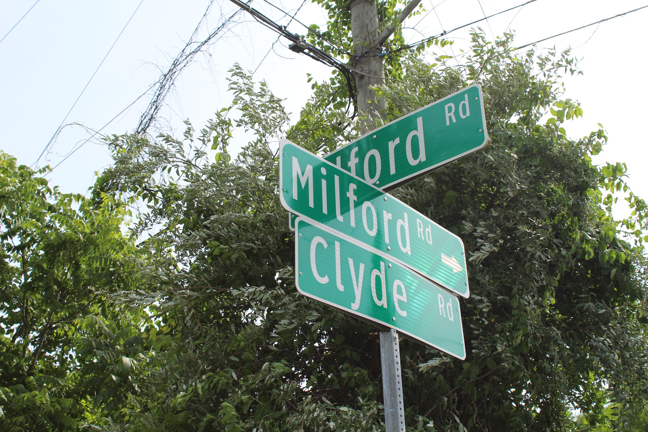 Clyde Rd. and Milford Rd. street sign in Highland Township