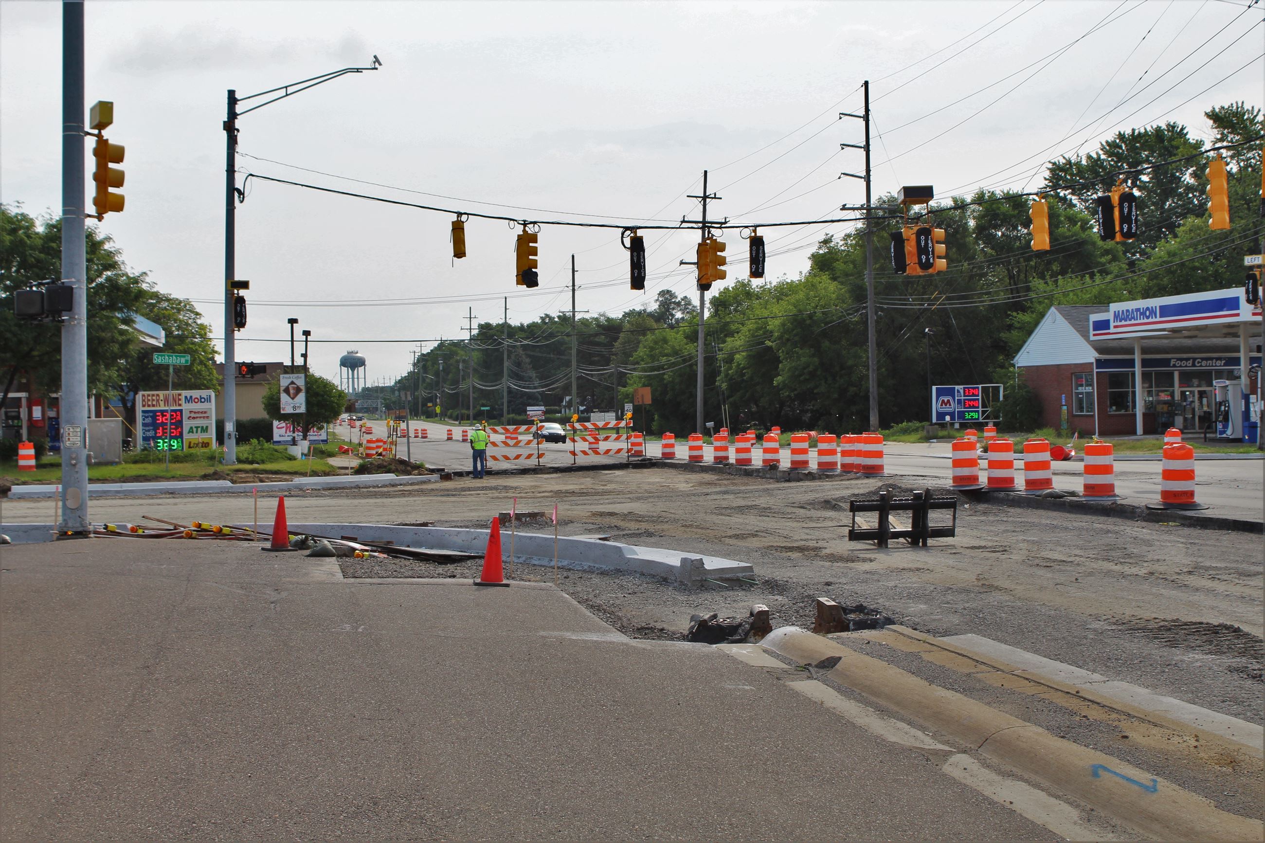 Walton Blvd. / Sashabaw Rd. intersection north leg closed as part of the Walton Blvd. reconstruct in Waterford Township